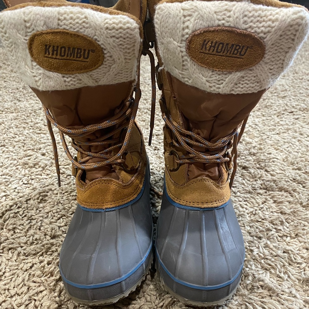 Brand new Women’s size 8 Khombu Boots